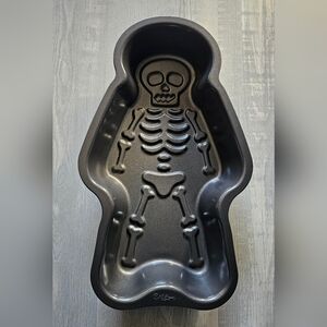 Wilton Skeleton Bones Cake Pan